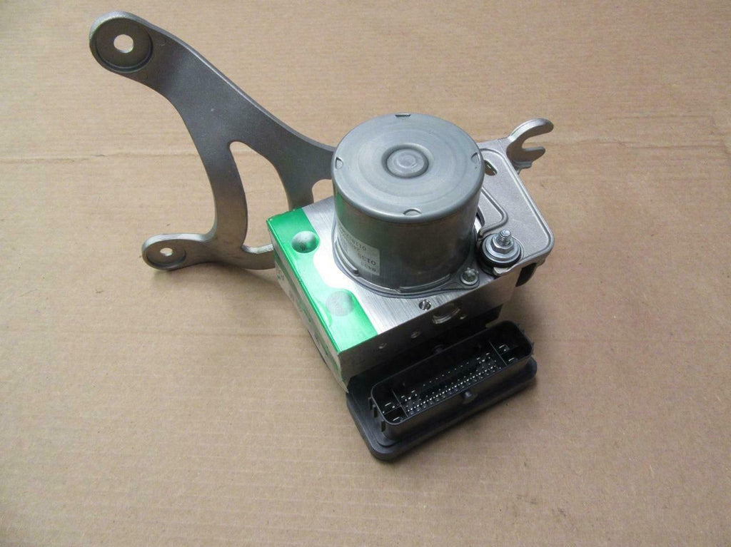 2016 Chevy Camaro LT 3.6L V6 ABS Anti Lock Brake Pump Module 10423621 / 84330135