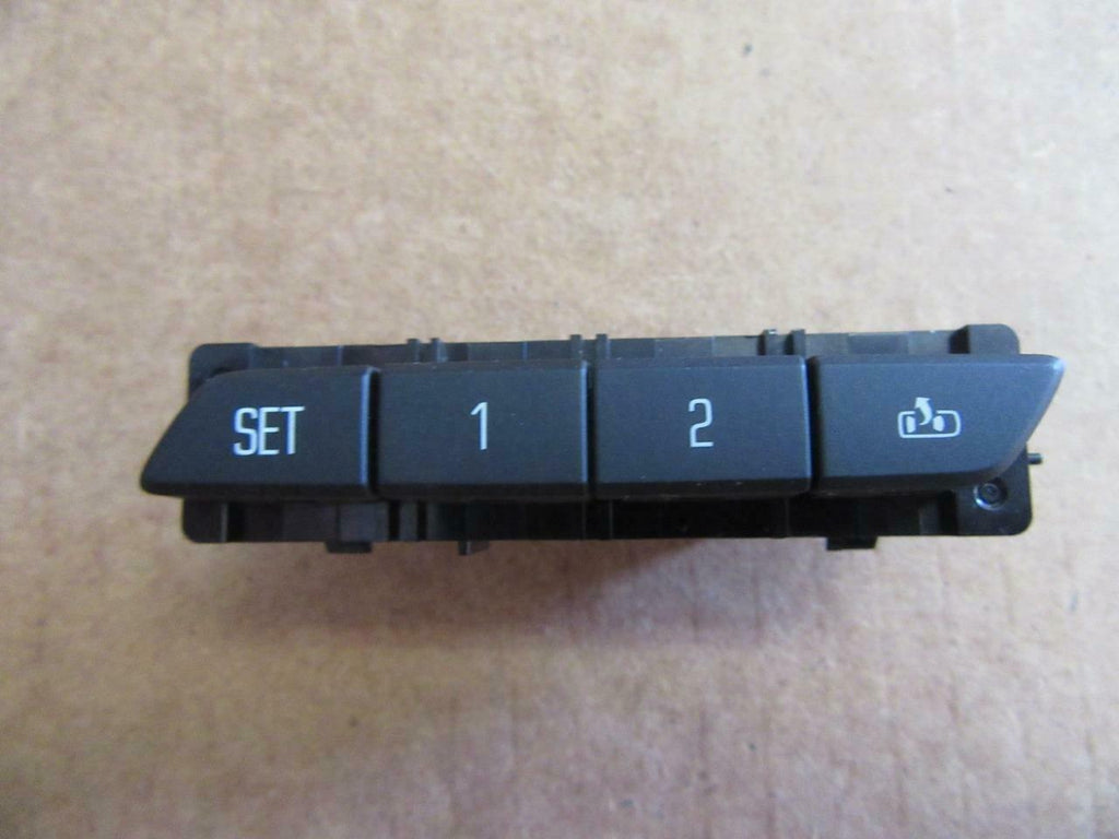 2013 -2017 Cadillac XTS Seat Memory Switch Driver LH Black W/O Bracket 22962508