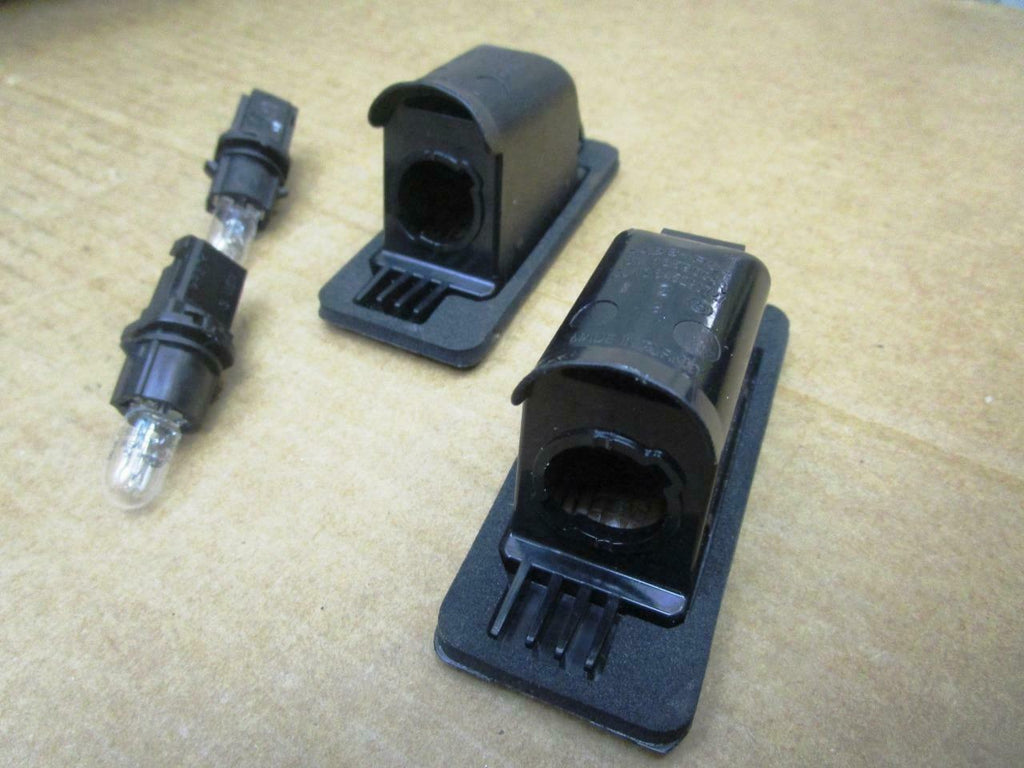 GM License Plate Light Lamp Assembly w/ Bulb New OEM 13590043 Set of 2 Two